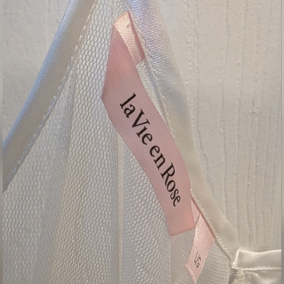 La Vie En Rose | White Satin Chemise - Picture 3 of 6